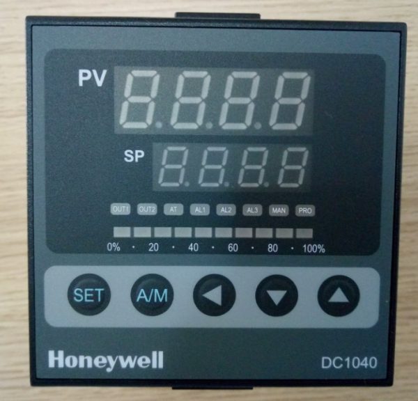 Điều khiển nhiệt độ Honeywell DC1040CR-701000-E